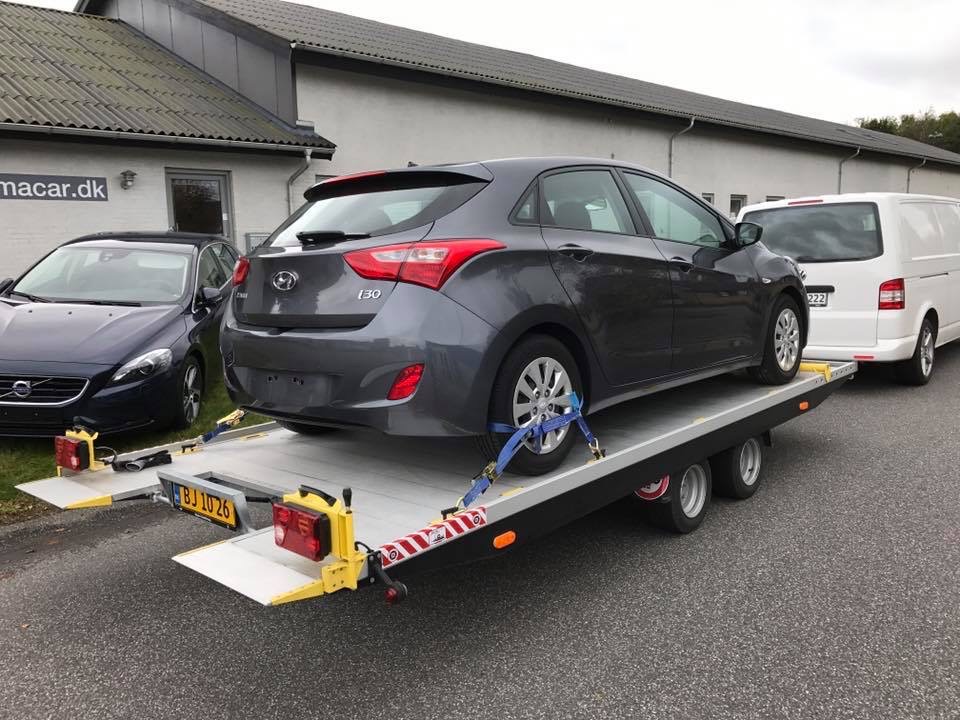 Hyundai I30 på autotrailer